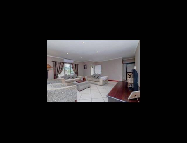 3 BEDROOM SIMPLEX RENTED IN SOMERSET PARK